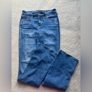 White House Black Market Skinny Flare Jeans
Size00 High Rise Everyday Soft Denim